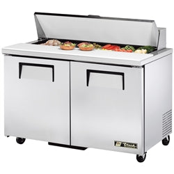 Mesa refrigerada para sándwiches y ensaladas TRUE de 122 cm de ancho y 12 bandejas - TSSU-48-12-HC
