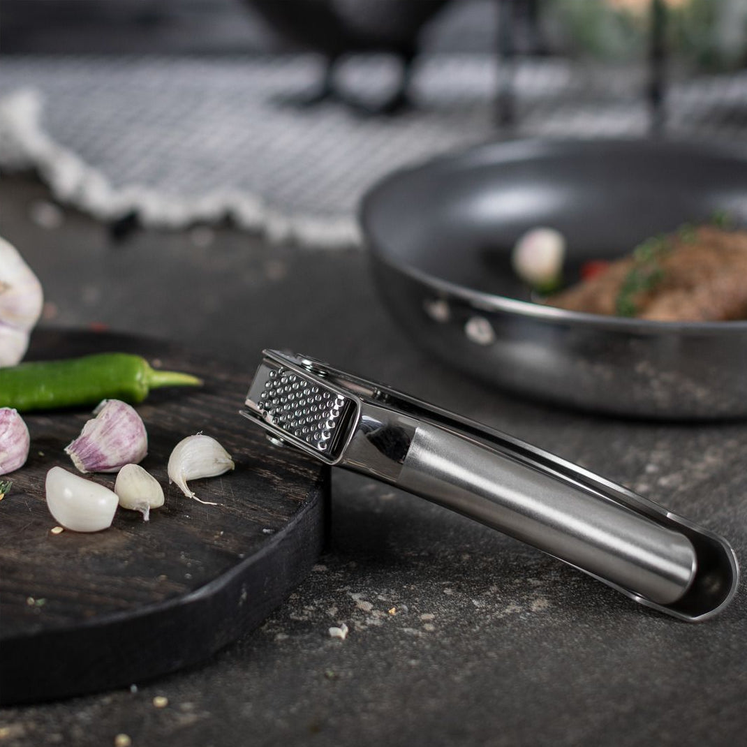  Kuhn Rikon 2315 Epicurean Garlic Press  on side
